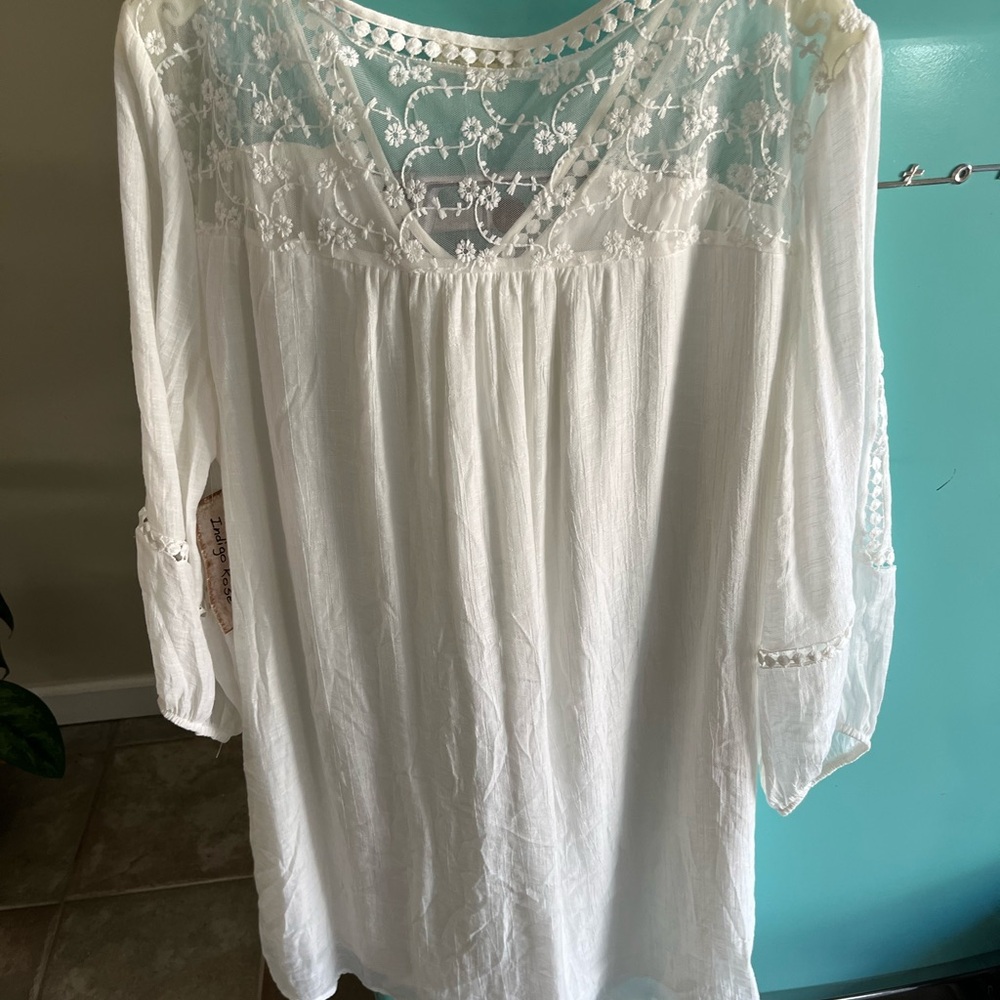 Elegant White Lace Women's Top